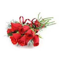10 red roses in a bouque