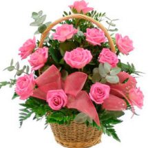 Basket of 12 Pink roses