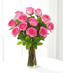 12 pink Roses in a Vase